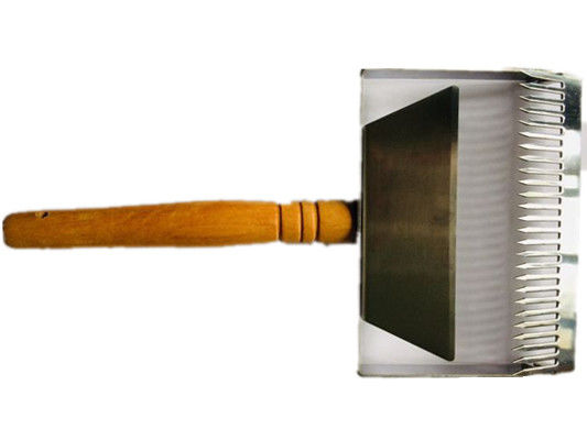 Miele compatto che scoperchia l'acciaio inossidabile degli strumenti che scoperchia forcella e coltello